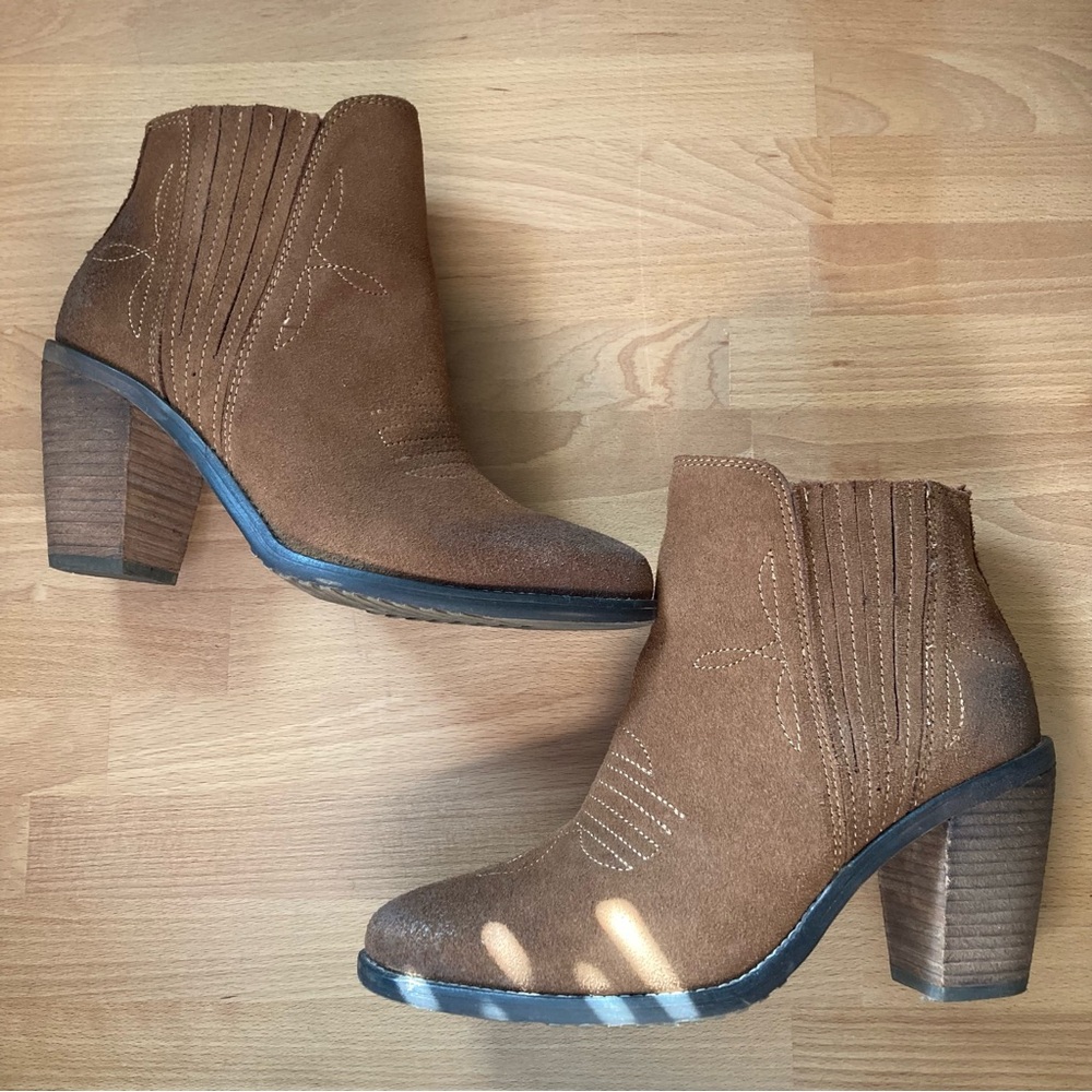 NEW Bearpaw Genuine Leather Suede Brown Western Heeled Booties Size 8